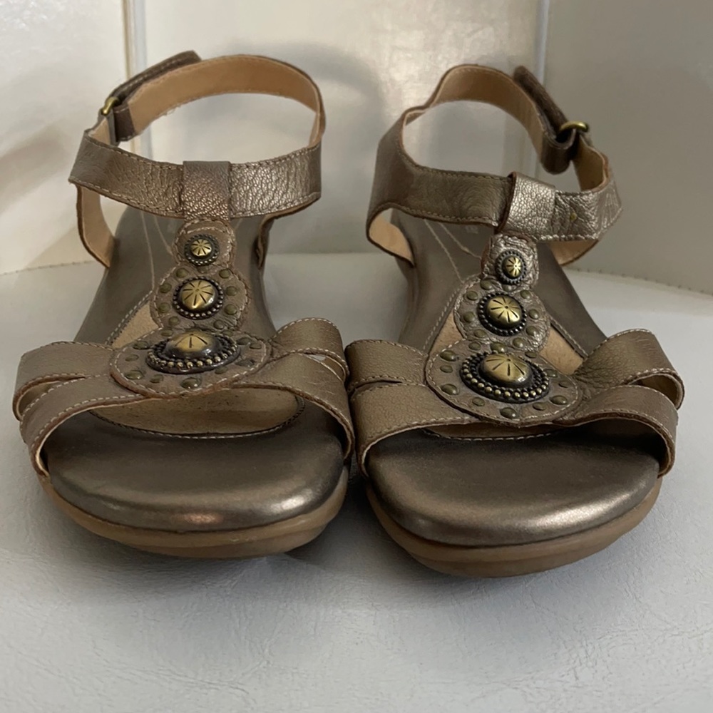 brownish bronze sandal shoes